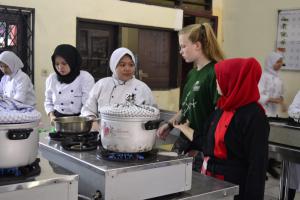 Sekolah Menengah Kejuruan Negeri 3 Tangerang dikunjungi siswa siswi serta guru dari SMA Coenecoop, Belanda.