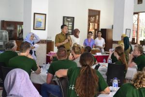Sekolah Menengah Kejuruan Negeri 3 Tangerang dikunjungi siswa siswi serta guru dari SMA Coenecoop, Belanda.